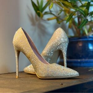 Elegant Gold Stiletto Heels! Sparkle ✨🪩💖
